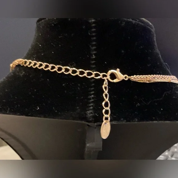 Gold Layered Necklace Set with Delicate Chains and Pendants - Picture 4 of 4